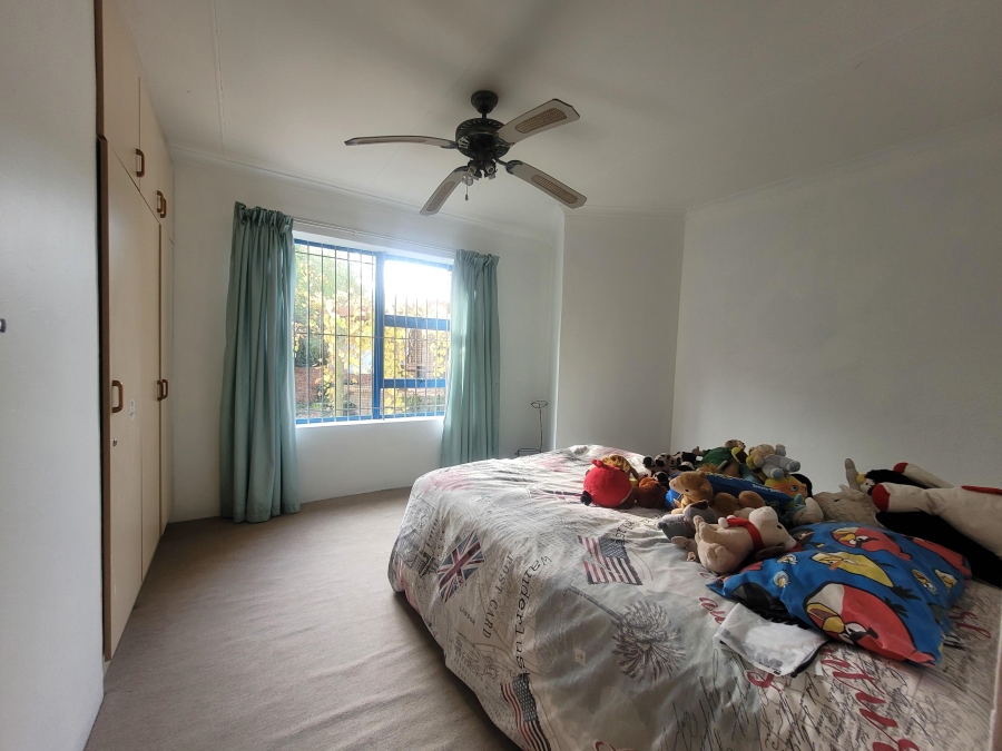 To Let 6 Bedroom Property for Rent in Wavecrest Eastern Cape